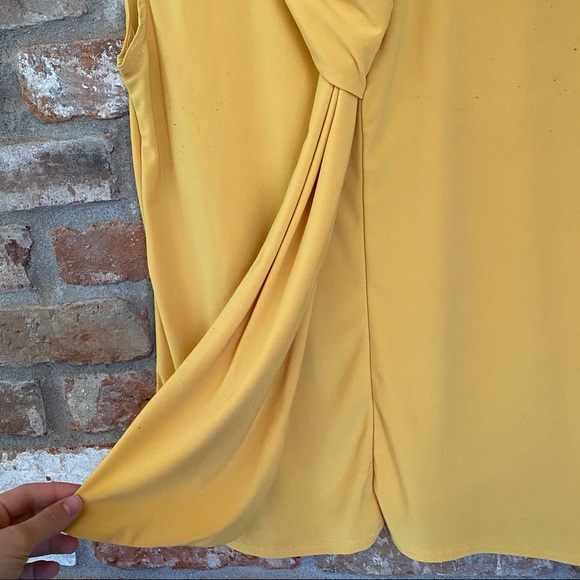 Yellow stretchy blouse - Picture 2 of 4